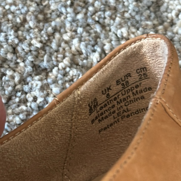 NIB Naturalizer “Leal” Tan Suede/Leather Oxfords - Picture 9 of 10